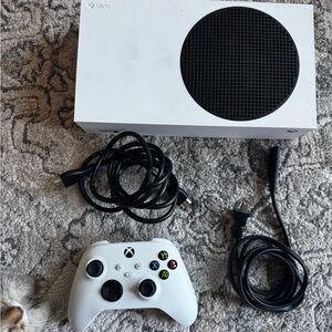 Xbox Series S 512GB w Controller & Cords